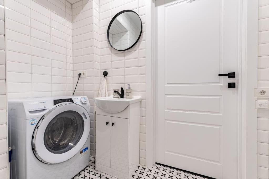Modern Flat In Old Town Kaunas - Free Parking & Self Check-In Экстерьер фото